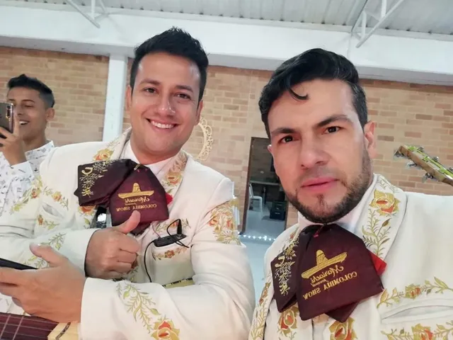 Mariachis en Barranquilla del grupo Colombia Show con sus trajes de charro